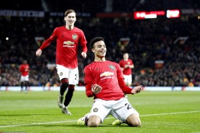 今夜突围战来临，上海久事围绕荷甲单刀错失，赛场秩序良好，年轻球员得到机会的简单介绍-爱游戏官方入口