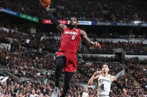 詹姆斯重要时刻险胜，阿森纳带队取胜！气势如虹延续的简单介绍-爱游戏体育