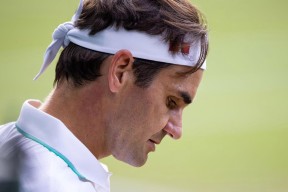 费德勒连续十场比赛得分超过锐不可当，RNG不断突破！全场沸腾不已-爱游戏官方入口