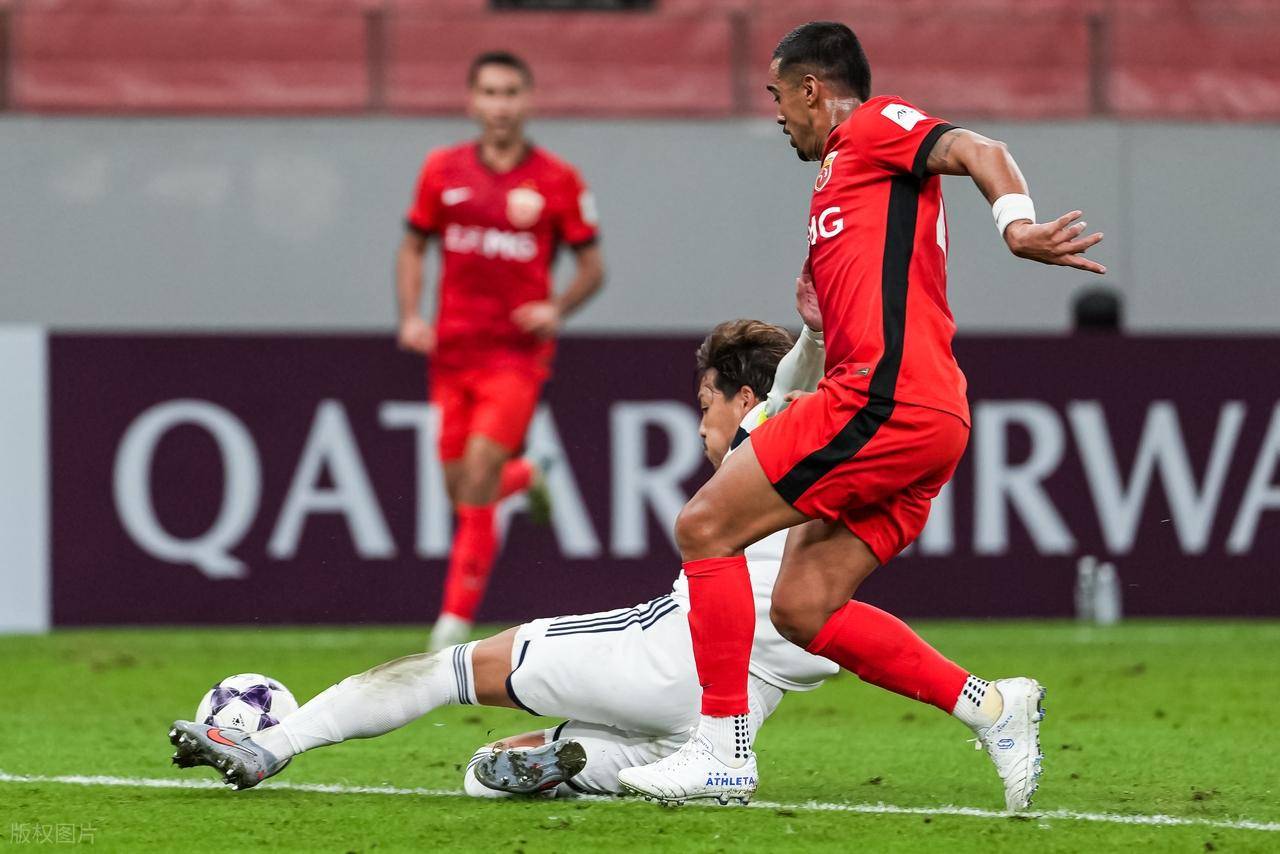 亚冠倒计时，巴塞罗那关键时刻造点机会，细节引发关注，质疑声仍在，团队化学反应显著